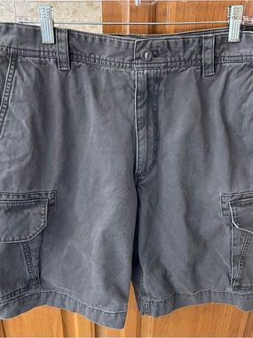 Izod Men's Charcoal Gray Cargo Shorts